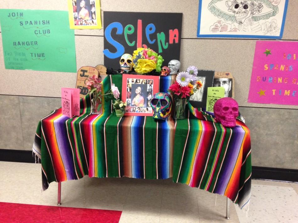 Spanish Creates Altar for Day of the Dead	