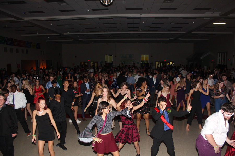 Students Catch Saturday Night Fever at Homecoming Dance